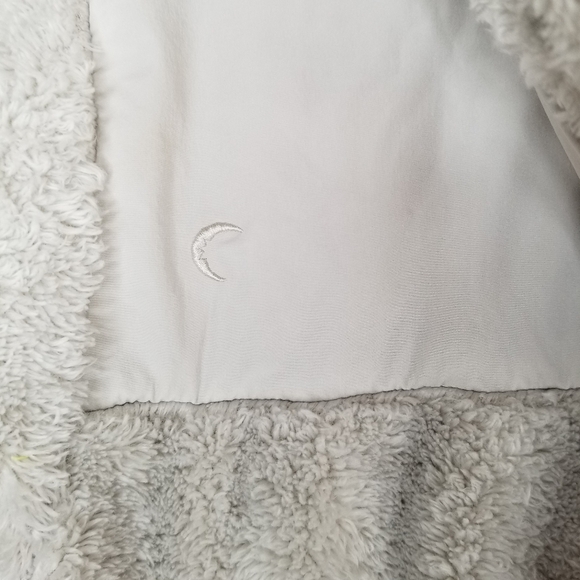 ZYIA Storm Sherpa Block Zipper Teddy Bear Hooded Jacket in Light Gray - Picture 4 of 11